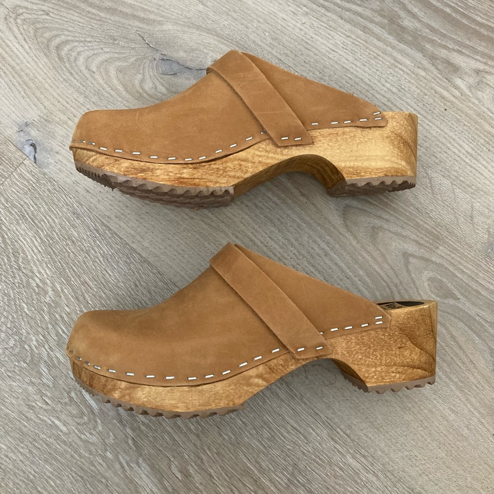 NWOB Vollsjo Clogs Sz 6